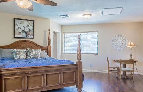 Second Story Suite with Balcony - Photo 28