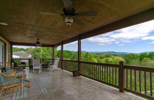 Hot Tub, Views & Game Room - 20 min to Downtown Asheville! - Foto 29