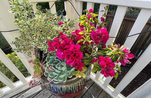 Gorgeous 3-bdrm home, walk to town and beach - Photo 41