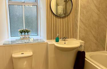 Central, Modern Apartment - Private Terrace - Dog Friendly - Photo 12