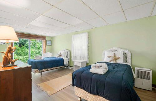 Great location with Water Views - Foto 17