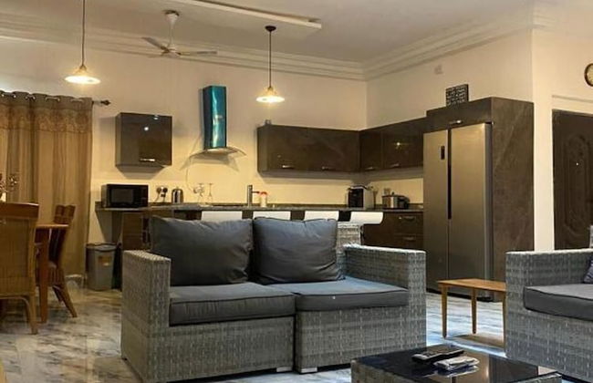 3 Bed Villa-private Garden-offstreetparking-aircon - Photo 6