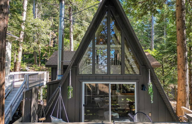 A-frame Retreat Chic and Modern Forest Views, Hammock, Outdoor Dining, Decks - Foto 37