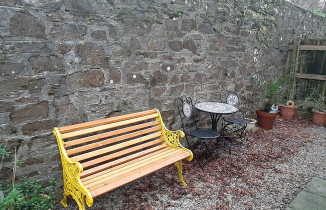 Cozy Courtyard Apt, Explore & Relax, Free Parking - Foto 24