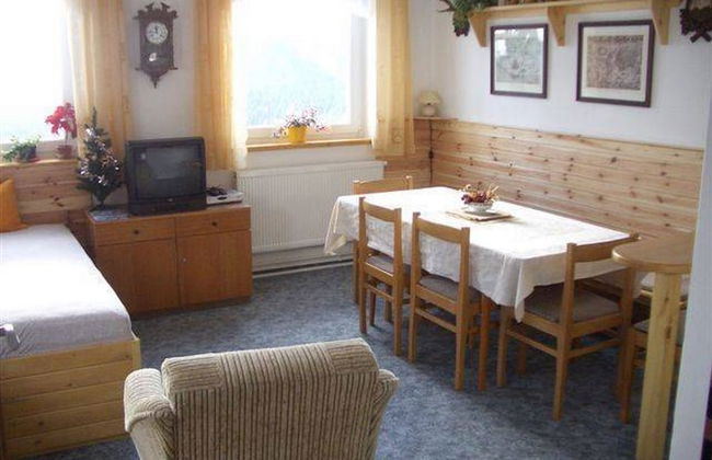 Marie Pavla With 7 Bedrooms and 4 Bathrooms - Photo 3