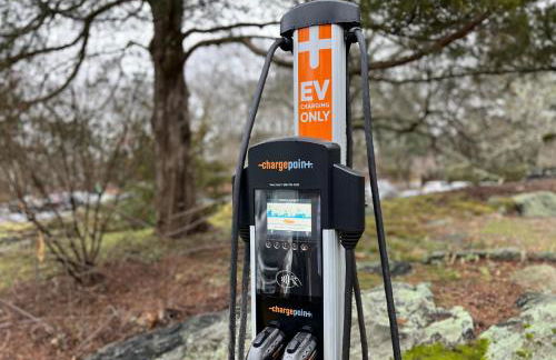 Getaway Villa- 3 mins to Mohegan- Fully Stocked with Two Full Beds & Fireplace- Jacuzzi, Saltwater Pools, Sauna - Foto 40