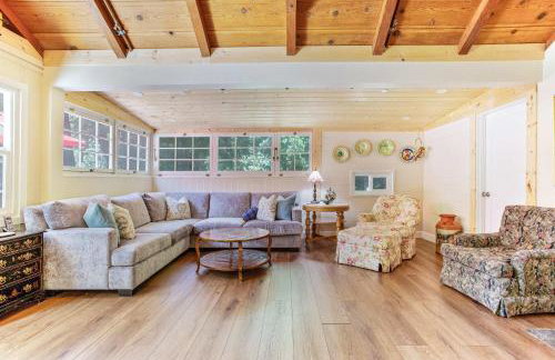 Modern Cabin Retreat with Swim Spa Hot Tub and Air Conditioning - Foto 6