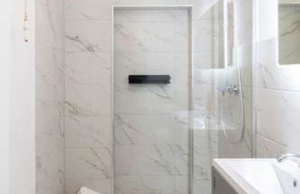 Warm Beachfront Getaway with Winter Ocean Views & Parking - Foto 112