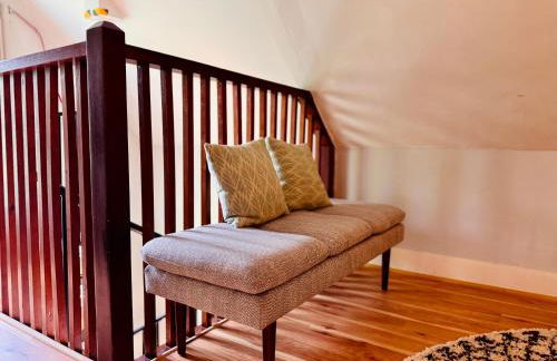 Charming 1BD Loft in Shelburne - Photo 10