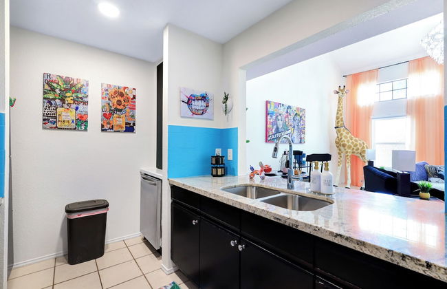 Graffiti and Glam Wonderland - Foto 19