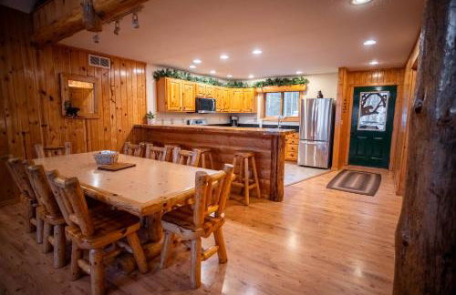 Spacious 6Bedroom Cabin Style Home - Sleeps 18 - Near Birch Lake - Timber Bay - Parking - CB13 - Foto 12