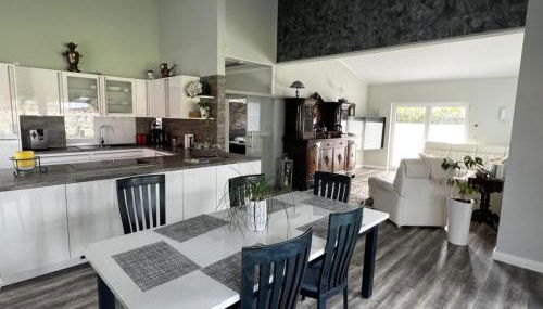 Wide Angle View - Photo 3