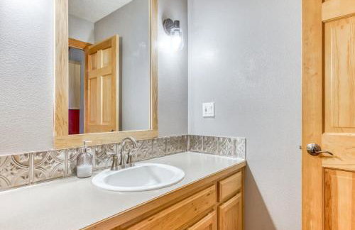 Lazy Bear Lodge · Spacious 6BR Lodge with Chef's Kitchen, Hot Tub, Golf Views and more - Foto 52