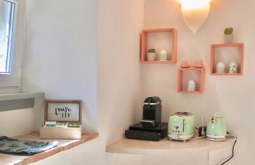 The Painter's Nest with Private Lake Garden - Photo 7