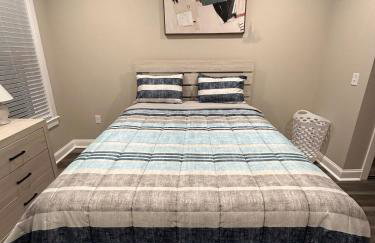 Modern Comfort in Historic East Baltimore Stylish 3BR Row Home - Photo 13