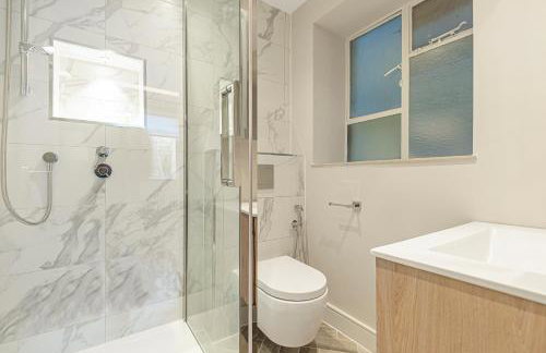 Modern 2Bd AC & Balcony - Foto 11