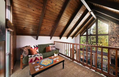 Large A-Frame Cabin (9 Beds, AC, + Lake Access) - Foto 7