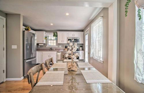 5 Mi to Beach Cape Cod Getaway with Grill - Foto 1