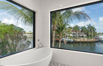 Waterfront Luxury Estate with Private Dock Lighthouse Point - Foto 67