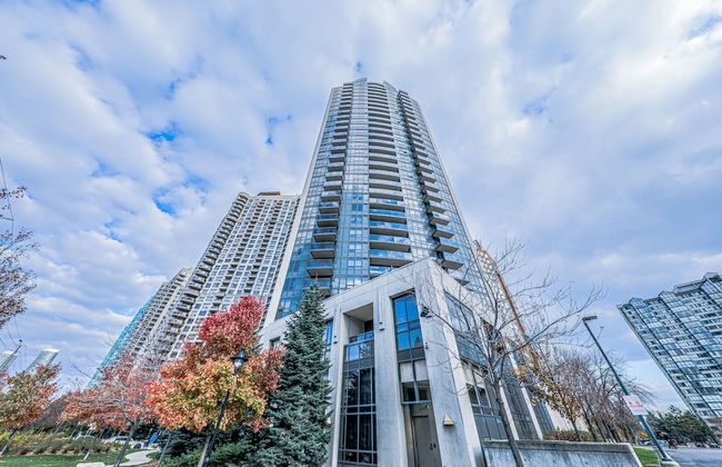 Lake View Luxury Condo by Elite Suites - Photo 17