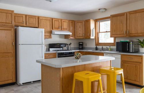 Smuggler's Notch Mountain House with hot tub & river - Foto 18