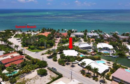 Waterfront Luxury Home With Pool And Boat Dock 3 Bedroom Home by RedAwning - Foto 9