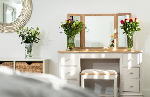 Luxe Detached 3 Bed Luxe House on Exclusive Private Estate Close to Coast Free Hot Tub Sleeps 6 Private Parking for 2 Cars - Photo 26