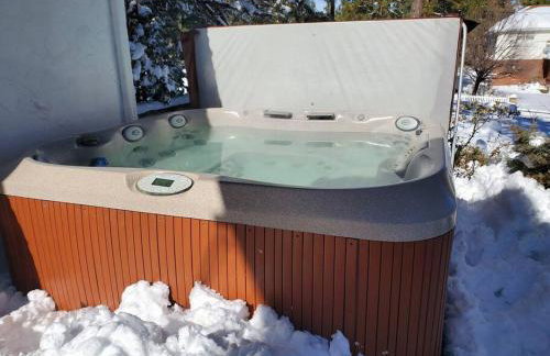 PRIVATE HOME Walk to Downtown CHERRY BLOSSOM COTTAGE Hot Tub SLEEPS UP TO 6 GUESTS - Foto 21
