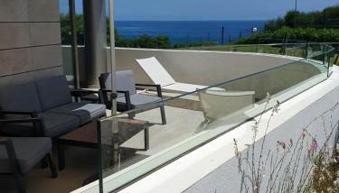 Luxury beachfront apartment with pool, sauna, fitness and gym in province Malaga, Andalusia - Photo 3, Garden view
