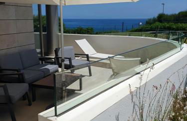 Luxury beachfront apartment with pool, sauna, fitness and gym in province Malaga, Andalusia - Photo 3