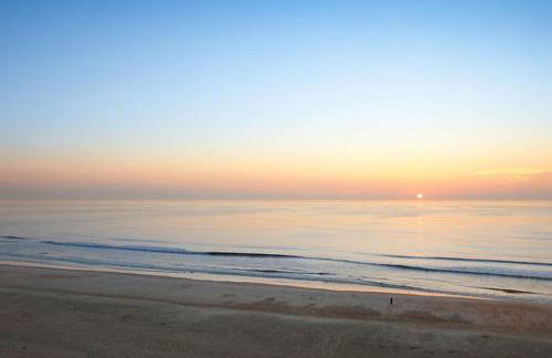 Hear the Atlantic waves in this Studio resort apt in Ormond Beach with vacation amenities - Photo 23