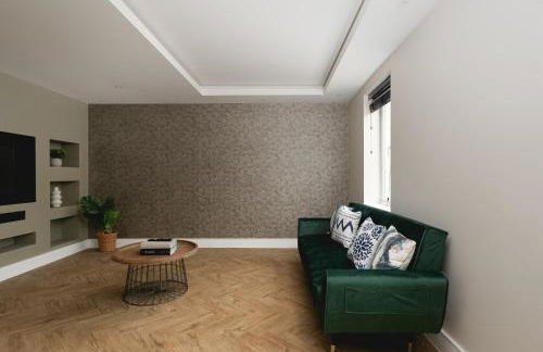 Skyvillion - COZY LARGE 4 & 1 Bed Apartments in London Enfield, Mins to Tube Station, Free Wi-Fi - Foto 43