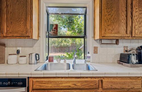 Family Fun Retreat in Wine Country - Epic Game Room - Pool - Spa - Foto 28