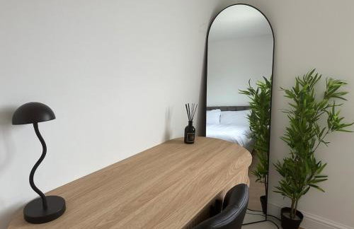 Modern Home with Games Room, Watford - Foto 26