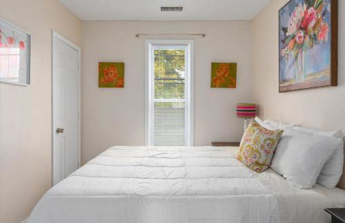 4BR Home Near Downtown Sleeps 10 - Tulip - Foto 15