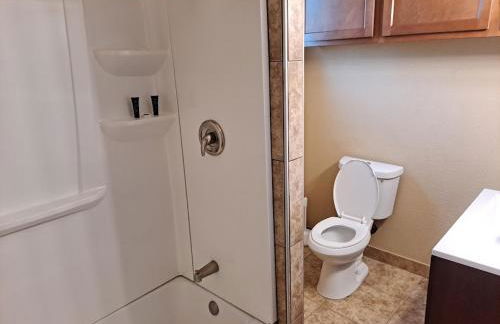 3 Bedroom, 2 Bath Whole House, ASU, Tempe, Scottsdale on Light Rail - Photo 34