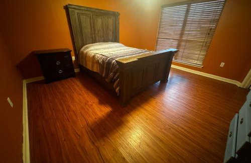 4BR 2BA Family Home On a Lake - Foto 30