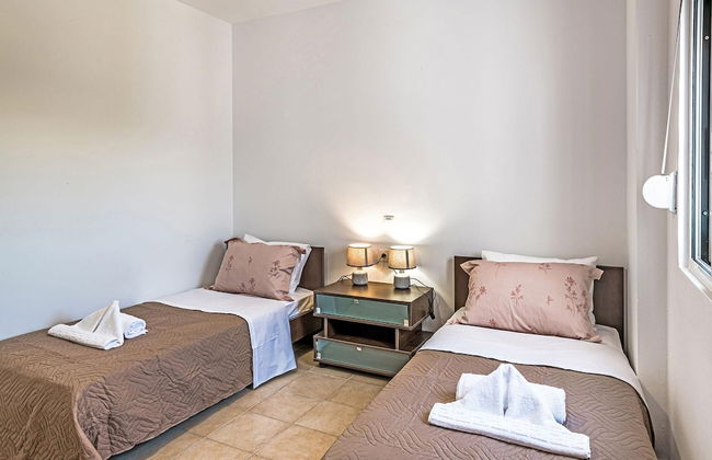 Villa Guinevere-with Private Pool - Photo 32