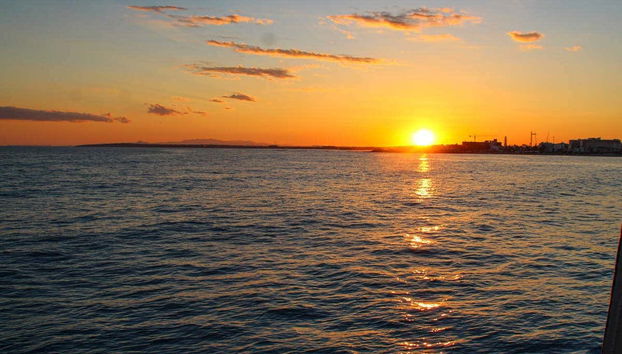 Entardecer sobre as águas de Protaras