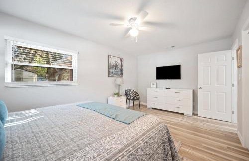 Wood Circle House - Dog Friendly with Fenced in Backyard - Foto 23