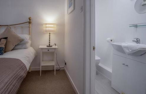 Calebs Cottage- Solva harbour - Photo 17