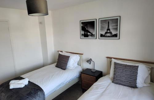 Jarvis Drive 3 Bed contractor house In melton Mowbray with parking - Photo 9