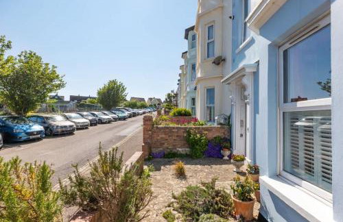 Rooftop Hideaway -Central Coastal Flat - Sea Views - Photo 25