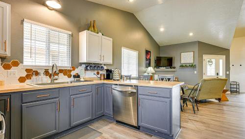 Deck and Mountain Views Cedar City Family Home! - Foto 5