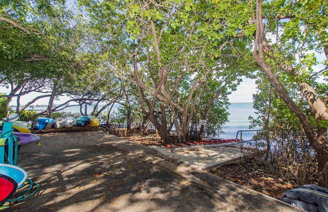 Bayfront Townhouse Located In The Lush Tropical Setting Of Rock Harbor Club. 2 Bedroom Condo by RedAwning - Foto 40