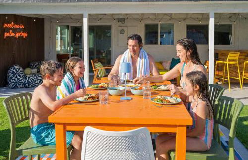 Desert Glow Getaway - Pool - Lounging - Backyard Games - Foto 48