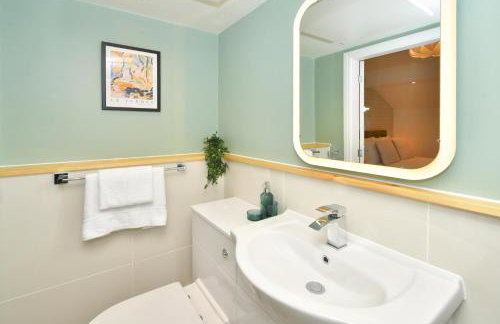 Antrobus Deluxe Apartments by YourStays - Photo 32