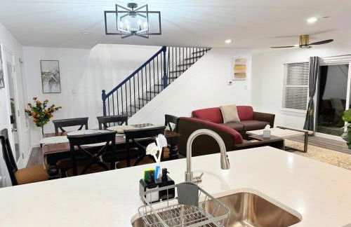 Cozy Lakeview Retreat Home - Photo 6