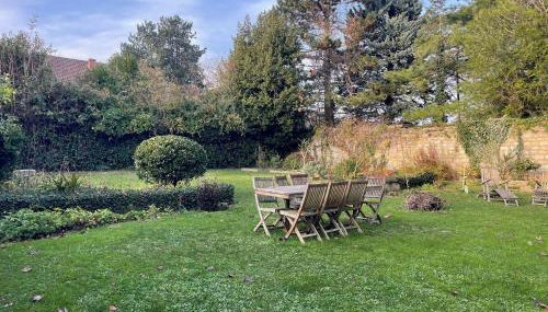 Charming bourgeois house – Précy town centre - Foto 4, Garden