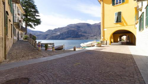 Mamma Ciccia Holiday Home - Lake Front Apartment - Foto 3